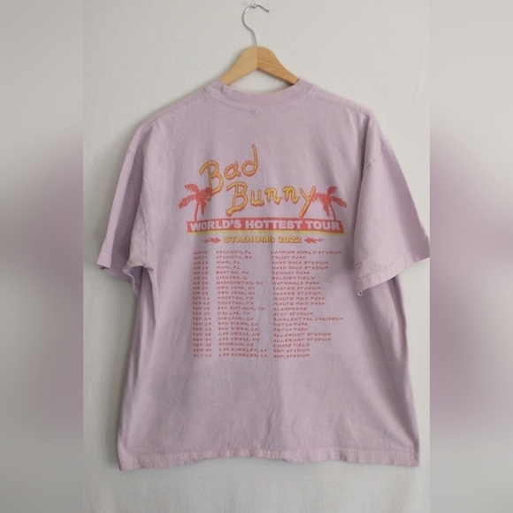 BAD BUNNY 2022 Tour T Shirt Pink Graphic T-Shirt Size Large - Picture 7 of 8